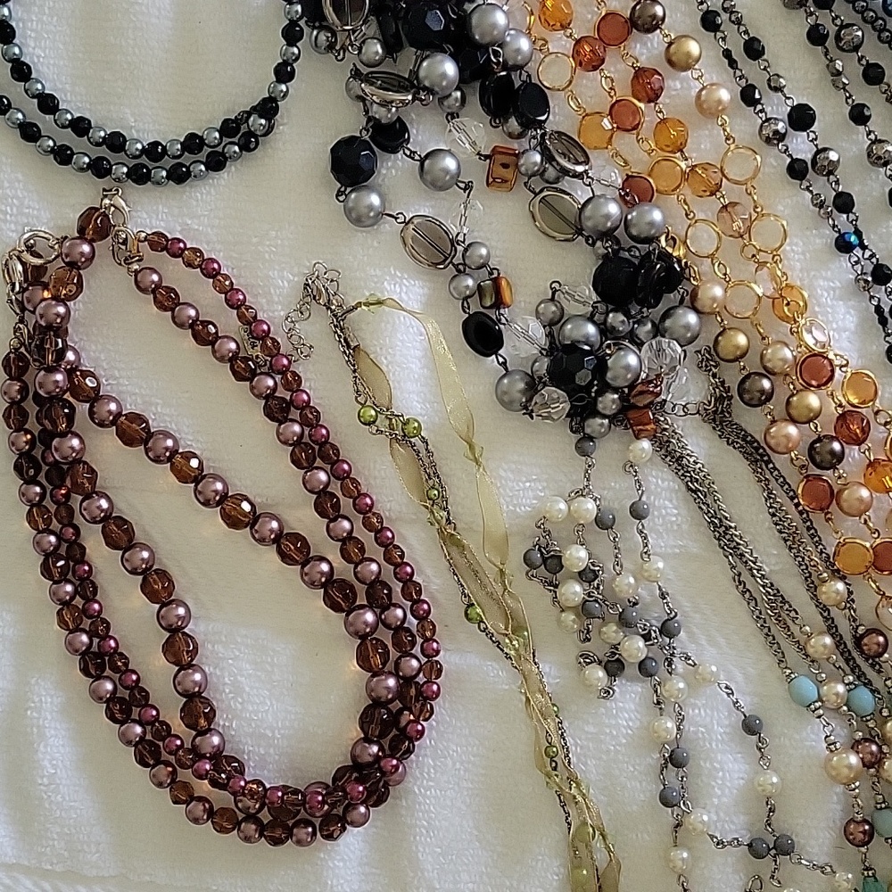 Lot 18 Beautiful Beaded Neckaces